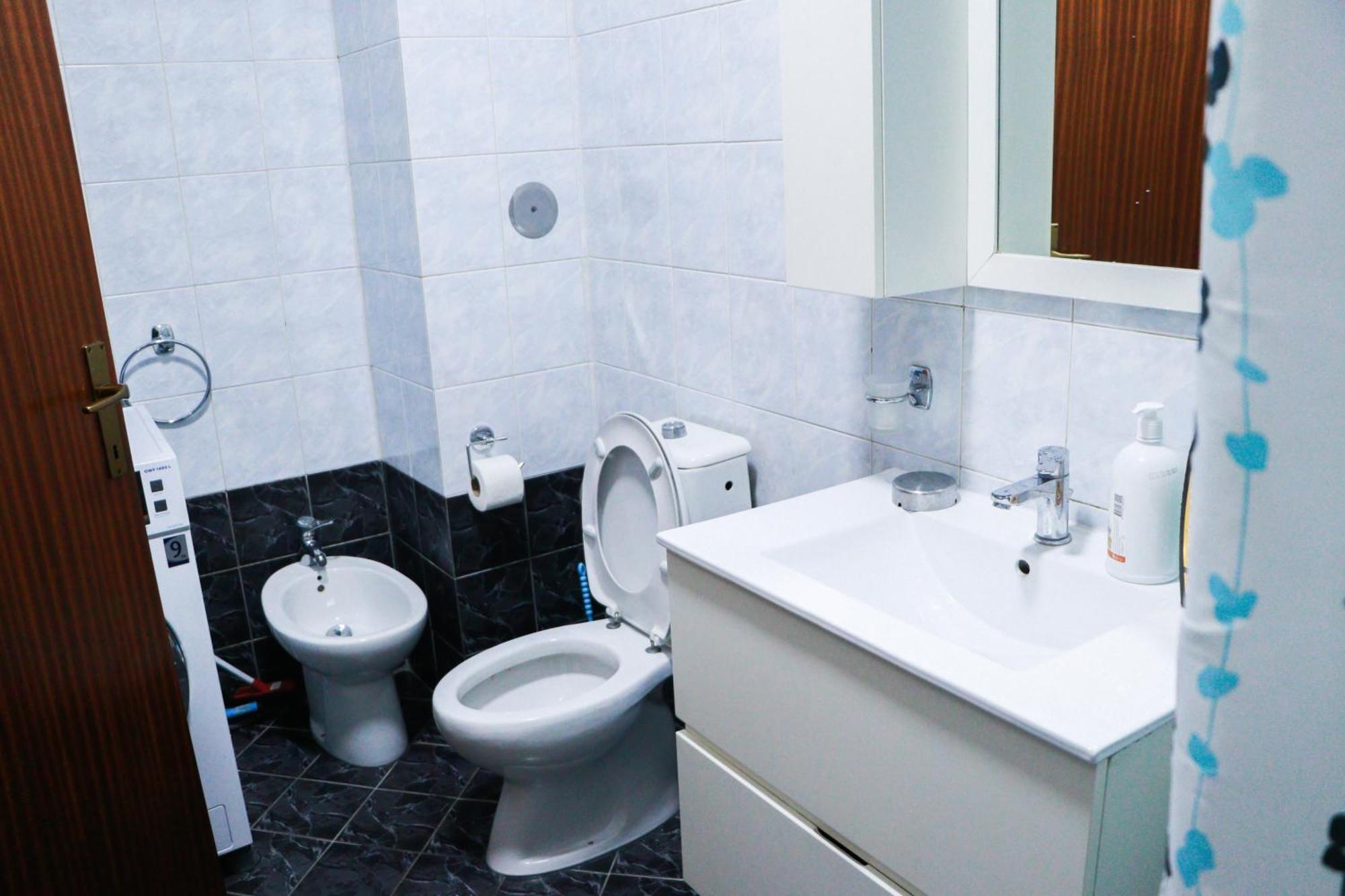 Nest&Rest Studios Tiranë Luaran gambar